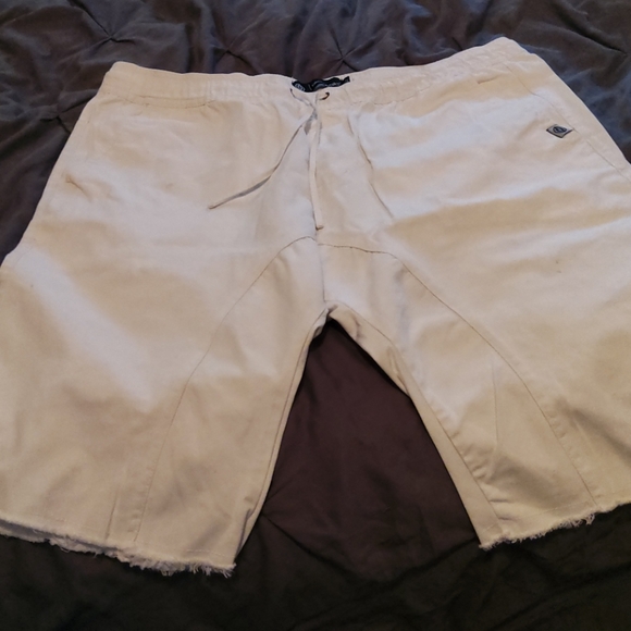 Shorts - Picture 2 of 4